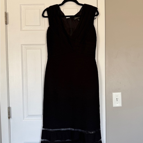 Tadashi Shoji Annika Pintuck V-Neck Black Maxi Gown Dress Formal Event - Picture 4 of 10